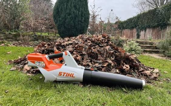 STIHL BGA 60 ACCU BLADBLAZER, Tuin en Terras, Bladblazers, Zo goed als nieuw, Accu, Ophalen of Verzenden
