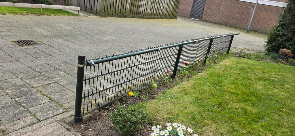 Gratis gaashekwerk met palen, Tuin en Terras, Ophalen, Gebruikt, IJzer, Gaashekwerk