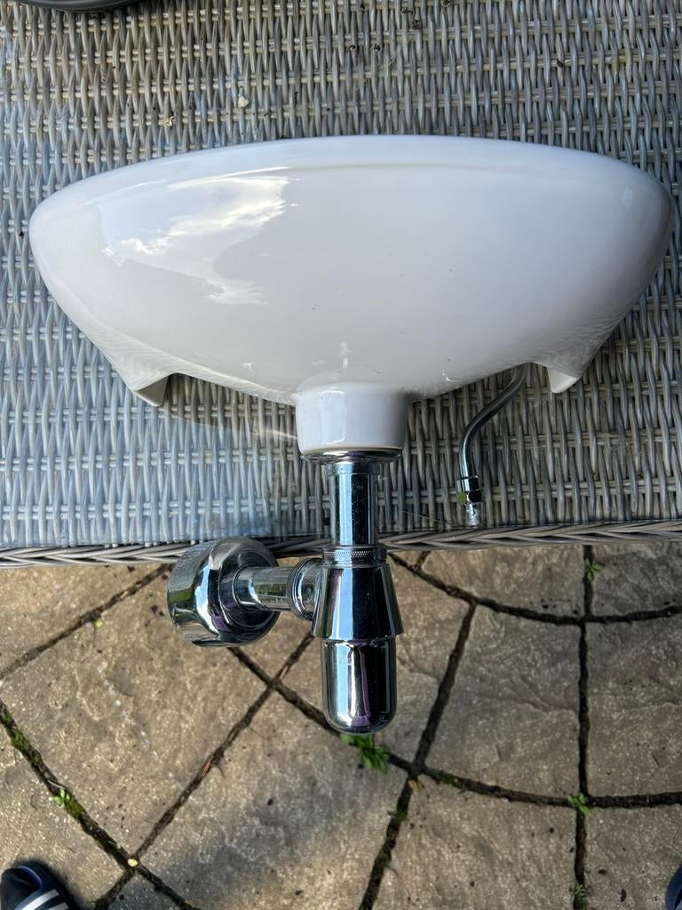 Wasbakje /toilet fonteintje incl sifon en kraan, Ophalen, Gebruikt, Steen, Wastafel