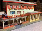Faller hotel cafe bij marklin trix spoorbaan, Ophalen of Verzenden, Gelijkstroom of Wisselstroom, Brug, Tunnel of Gebouw, Overige merken