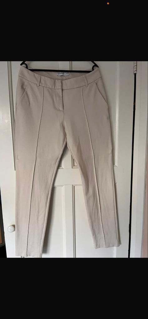Summum pantalon - Beige, Kleding | Dames, Broeken en Pantalons, Maat 38/40 (M), Beige, Ophalen of Verzenden, Zo goed als nieuw