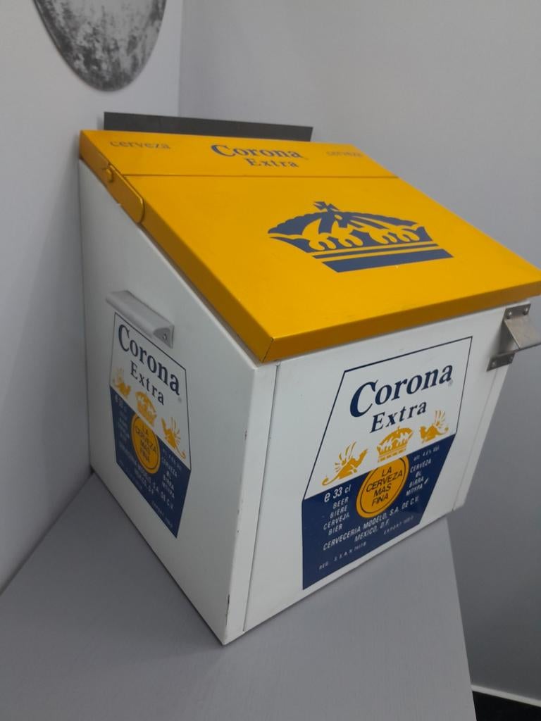 Corona koelbox, Verzamelen, Biermerken, Ophalen of Verzenden, Zo goed als nieuw, Reclamebord, Plaat of Schild, Overige merken