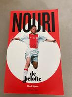 Nouri: De Belofte - Het verhaal van een uitzonderlijk voetba, Ophalen of Verzenden, Zo goed als nieuw, Balsport