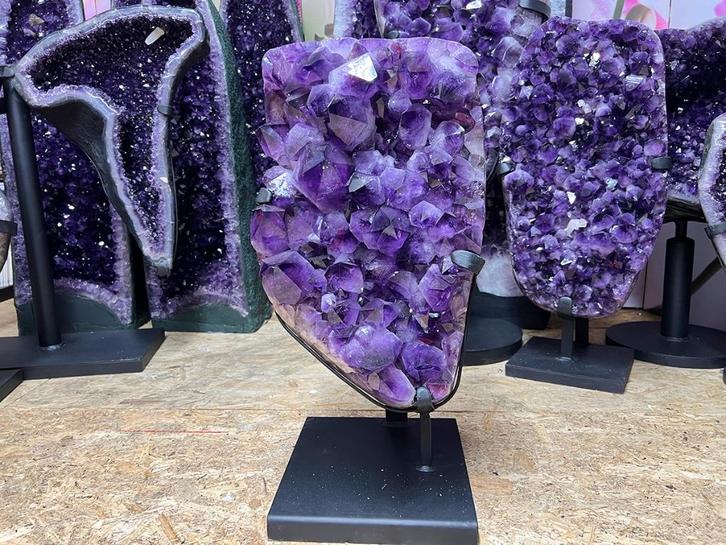 Amethist cluster (85)hoogste kwaliteit,diep paarse kleur.(M), Verzamelen, Mineralen en Fossielen, Mineraal, Ophalen of Verzenden