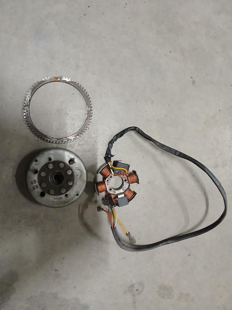 Derbi Gpr 50 vliegwiel + ontsteking orgineel Ducatie, Ophalen of Verzenden, Gebruikt, Blok, Derbi / Aprilia
