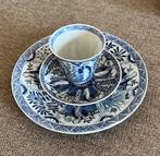 Set van beker, schotel en bord met lange Lijs decor, Antiek en Kunst, Antiek | Servies los, Ophalen of Verzenden