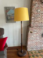 Staande lamp met houten voet en houtsnijwerk, Ophalen, Gebruikt, Hout, 150 tot 200 cm