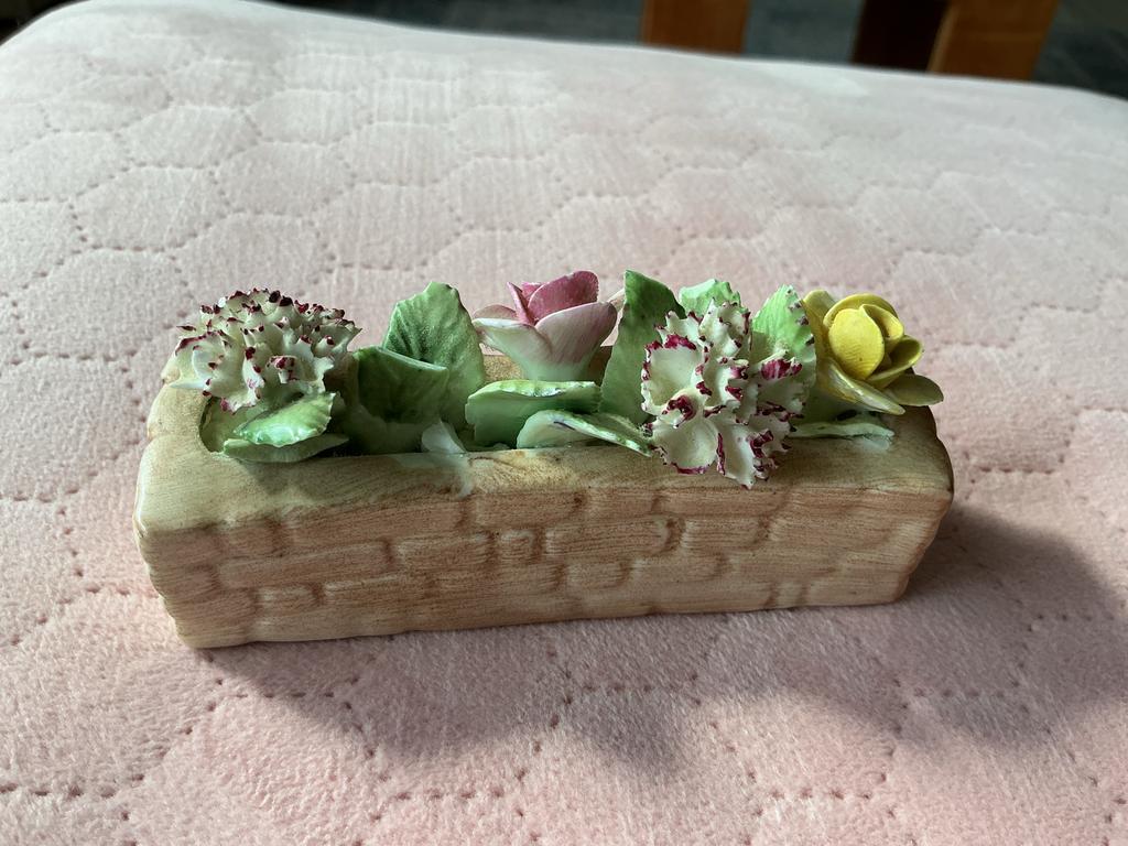 Royal Adderley Bloemenmandje van Bone China, Ophalen
