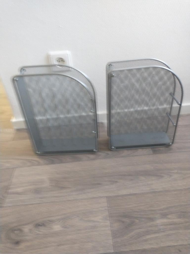 2 IKEA tijdschriften/ documenten houders grijs metaal, Ophalen of Verzenden, Zo goed als nieuw