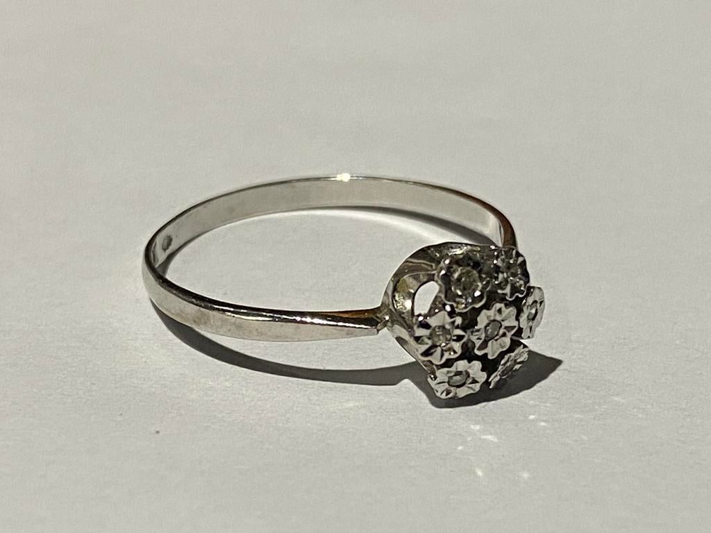 Prachtige 14 karaats gouden rozet ring met 7 diamantjes, 18 tot 19, Ophalen of Verzenden, Zo goed als nieuw, Dame