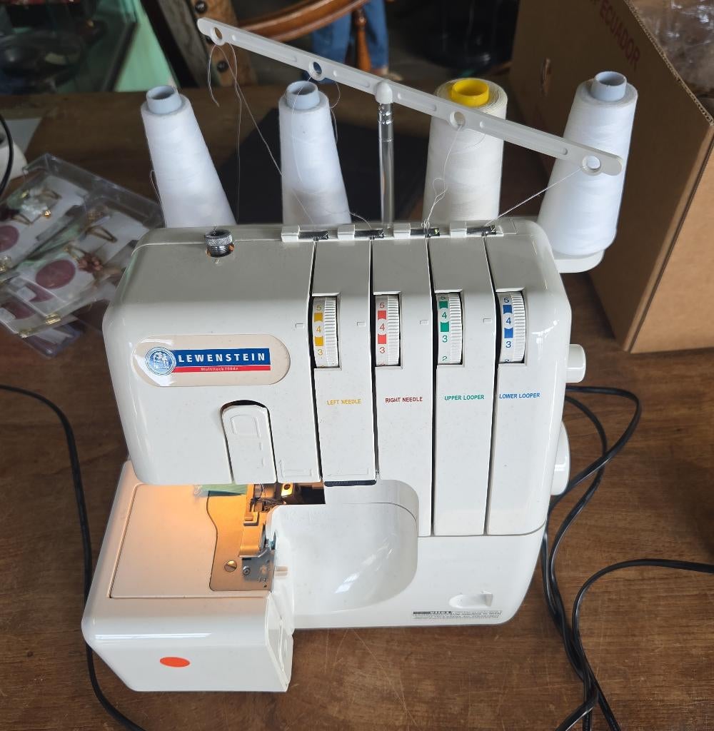 Lewenstein 700DE lockmachine, Gebruikt, Lockmachine, X, Ophalen