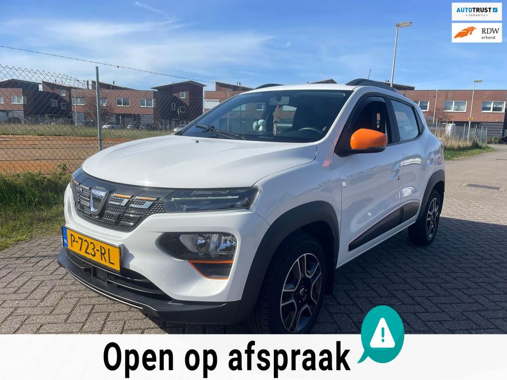 Dacia Spring Comfort Plus 27 kWh LEER NAVI CAMER PDC NAP, Auto's, Gebruikt, Zwart, 230 km, Parkeersensor