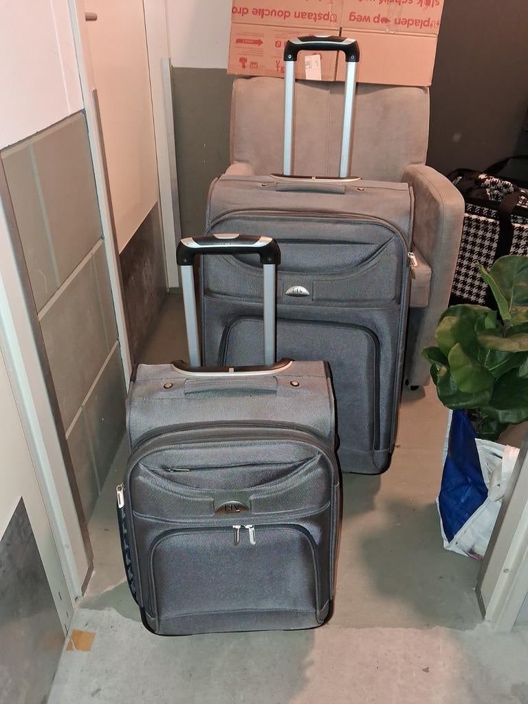 Set van 2 schone trolleys in zeer goede staat, Ophalen, 40 tot 60 cm, Wieltjes, 20 tot 30 cm