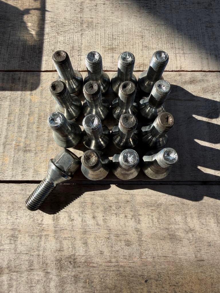 Diverse wielmoeren en bouten M12 & M14, Ophalen of Verzenden, Nieuw, Volkswagen