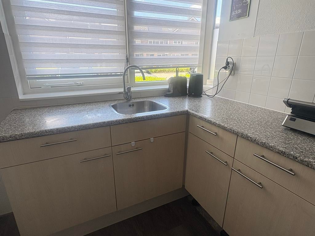 Keukenblok met nieuwe plintpakket (zonder apparatuur), Ophalen, Gebruikt, Hoekkeuken, Overige kleuren