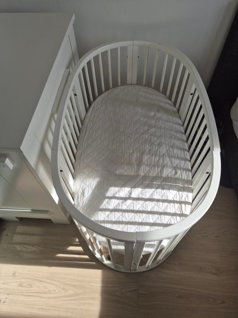 Stokke Sleepi Mini + ledikant - Wit, Kinderen en Baby's, Babywiegjes en Ledikanten, Ophalen, Zo goed als nieuw, Wieg