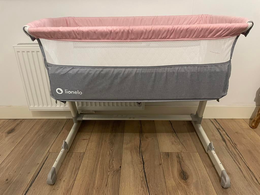 Co sleeper van Lionelo - roze met grijs, Ophalen, Zo goed als nieuw, Wieg
