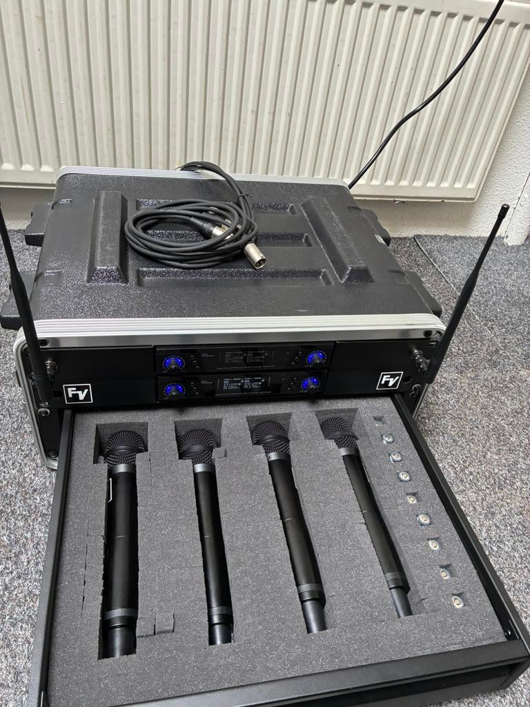 T bone quatro 4x draadloos handheld in case, Muziek en Instrumenten, Ophalen of Verzenden, Zo goed als nieuw, Zangmicrofoon, Draadloos