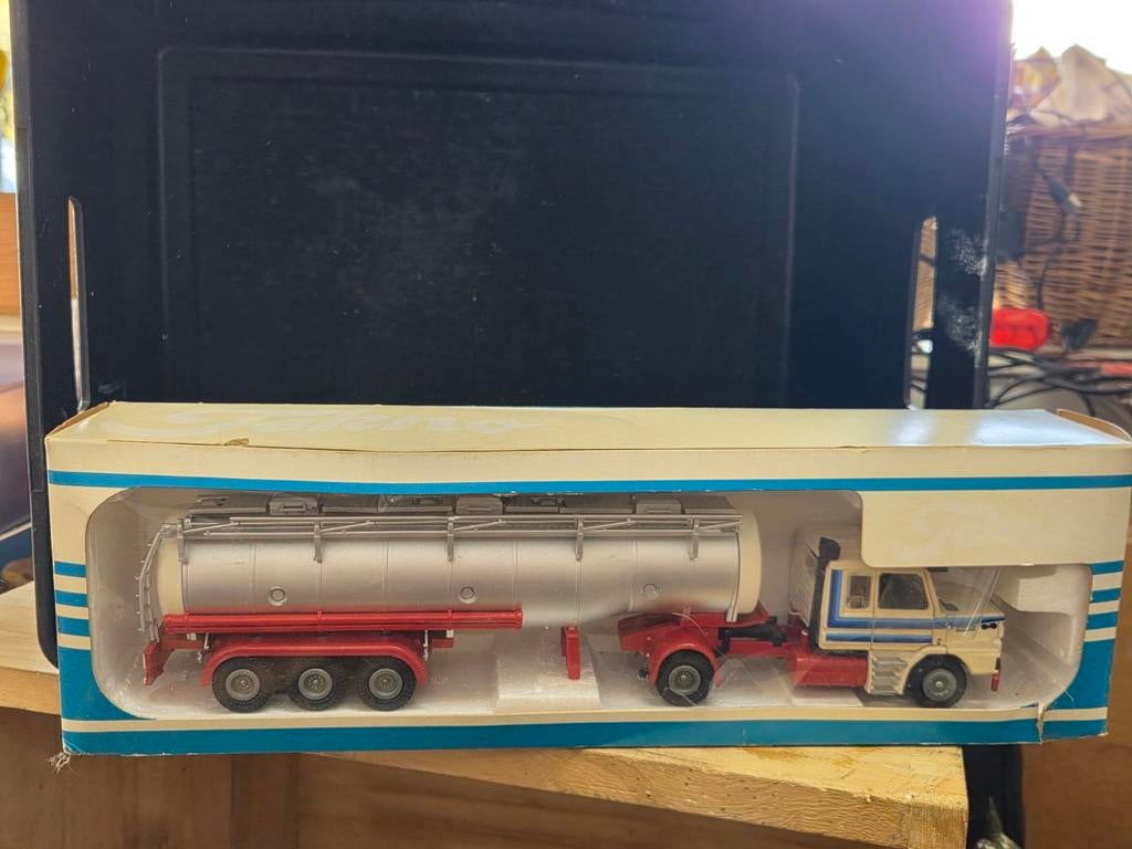 Tekno Tankwagen Model - Vintage Vrachtwagen met Tank, Hobby en Vrije tijd, Modelbouw | Auto's en Voertuigen, Gebruikt, Truck, 1:32 tot 1:50