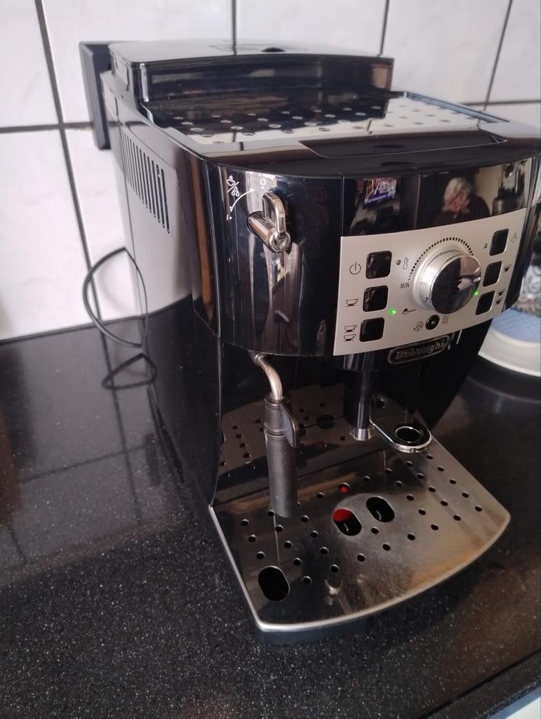 DeLonghi Magnifica S volautomatische koffiemachine., Witgoed en Apparatuur, Koffiezetapparaten, Ophalen of Verzenden, Gebruikt
