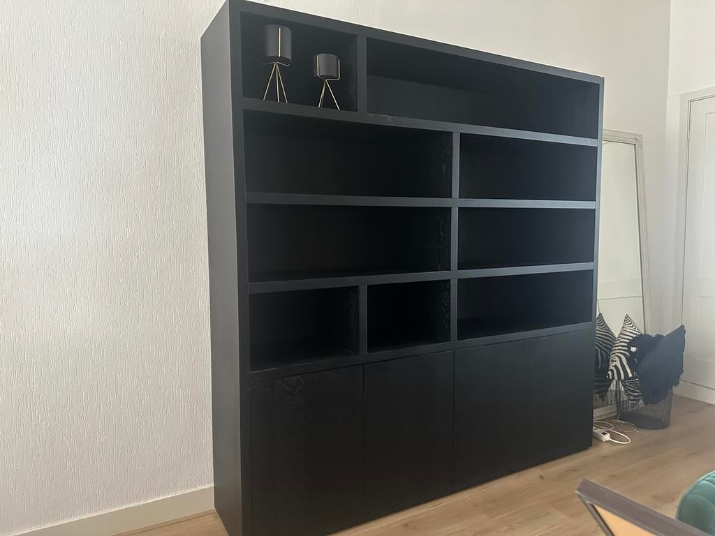 Goossens vakkenkast Barcelona – zwart eiken, 4 onderkasten, Huis en Inrichting, Ophalen, 200 cm of meer, Zo goed als nieuw, 200 cm of meer