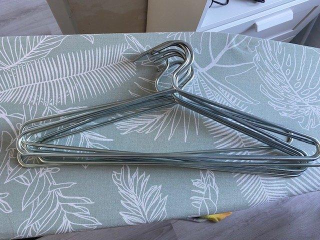 Ijzeren kledinghangers TEAB, Ophalen of Verzenden, Zo goed als nieuw, Overige materialen, Volwassenen