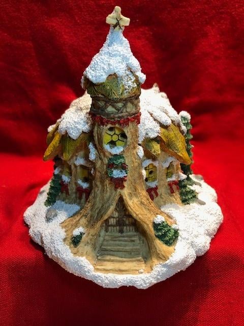 Charming Tails Beeldje Kerk 20 x 18 cm, Als Nieuw, Ophalen of Verzenden, Zo goed als nieuw, Dier