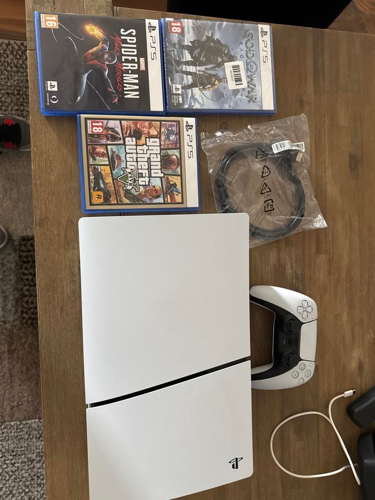 PS5 Disk Edition 1TB met 3 topgames - Zo goed als nieuw, Avontuur en Actie, Online, Vanaf 18 jaar, 1 speler