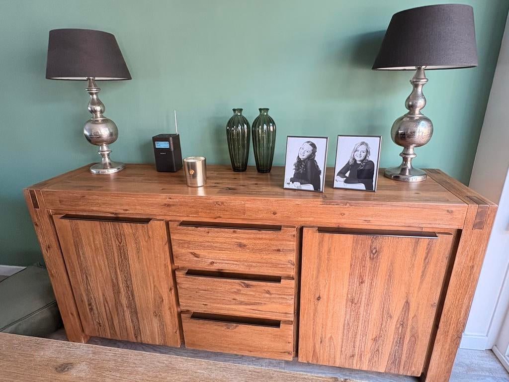 Te koop! Mooi houten dressoir!, Ophalen, 150 tot 200 cm, Zo goed als nieuw, 25 tot 50 cm