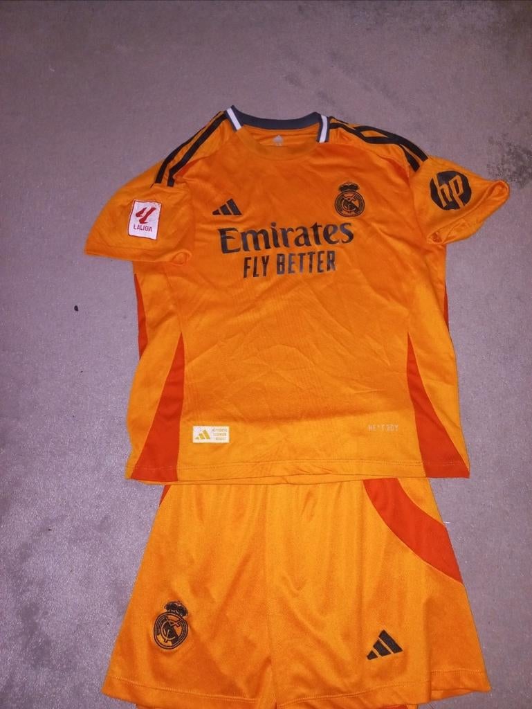 Mooi Real madrid pakje, Sport en Fitness, Voetbal, Maat XS of kleiner, Ophalen of Verzenden, Zo goed als nieuw, Shirt