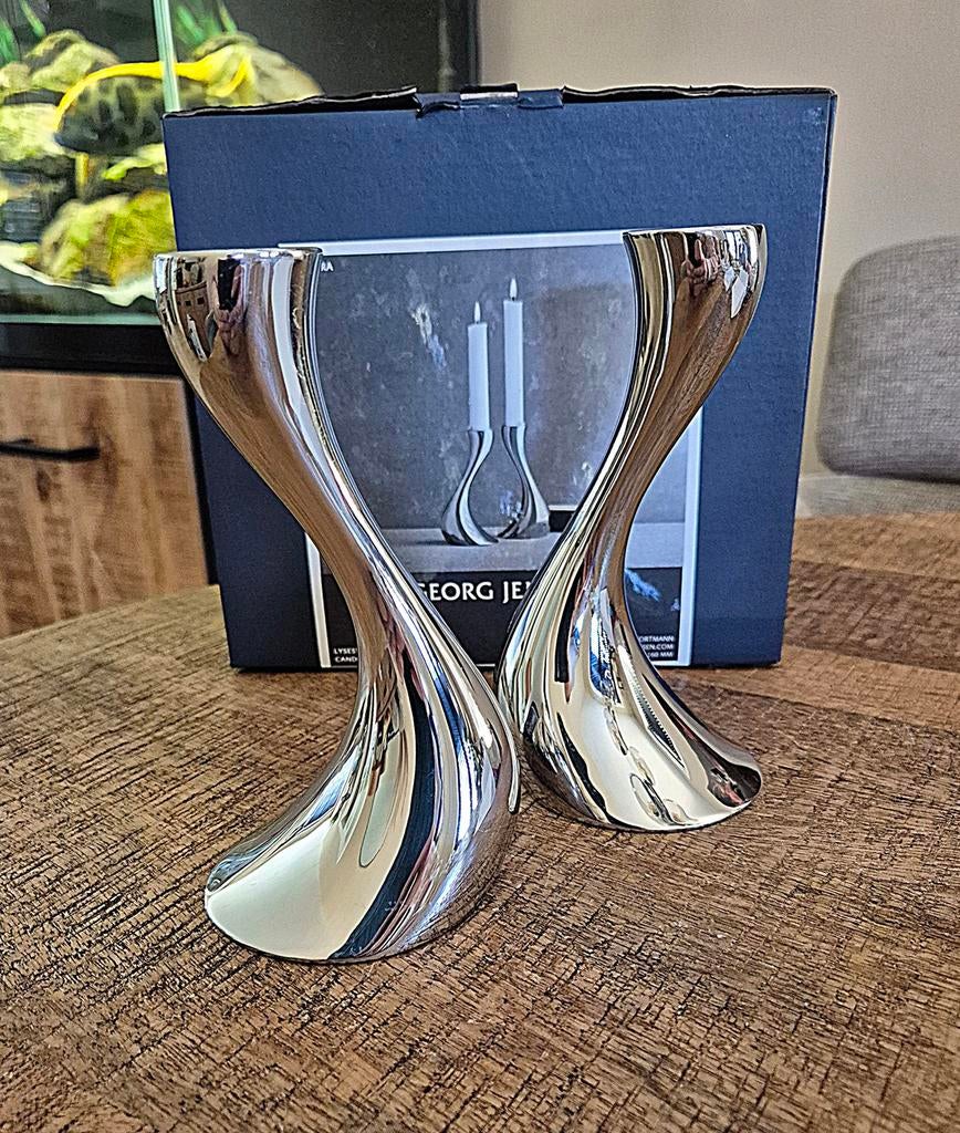 2 Georg Jensen Cobra kandelaars Nieuw, Ophalen of Verzenden, Nieuw, Overige materialen, Minder dan 25 cm
