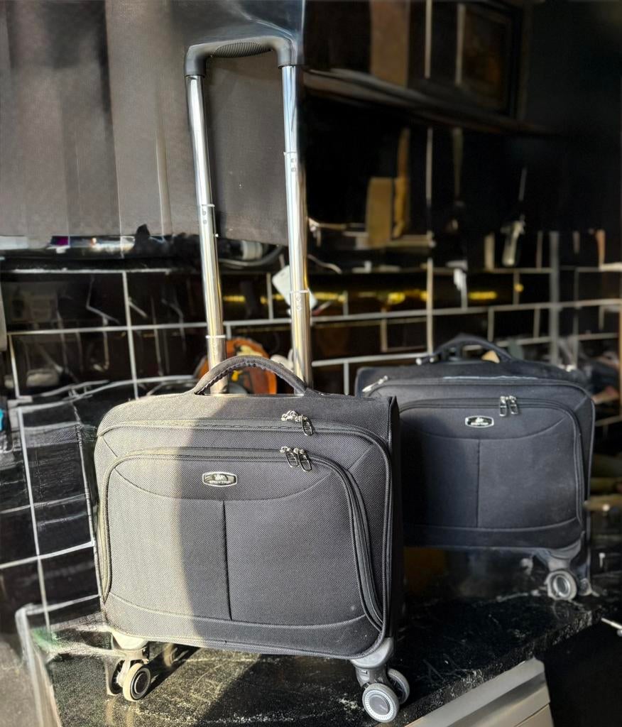 Twee zwarte reis koffers / trolleys (per stuk 35 euro), Sieraden, Tassen en Uiterlijk, Koffers, Ophalen of Verzenden, Zo goed als nieuw