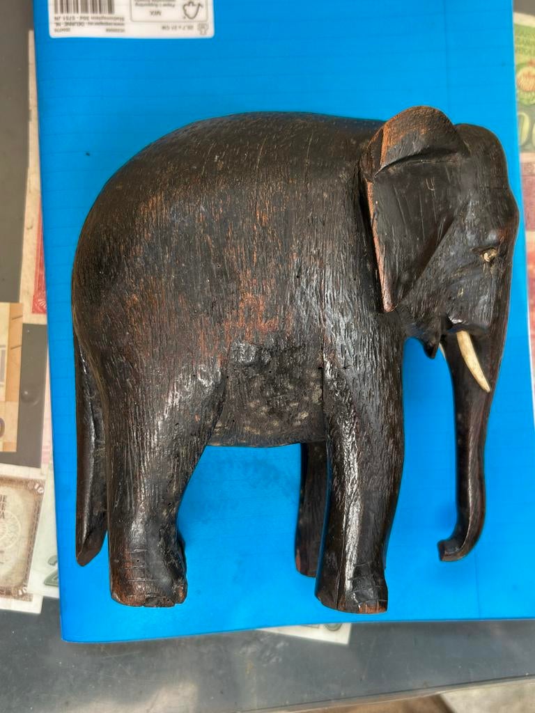 Handgesneden Houten Olifant Beeld - Donkerbruin, Ophalen of Verzenden, 20 - 50 cm, Beeld, Hout