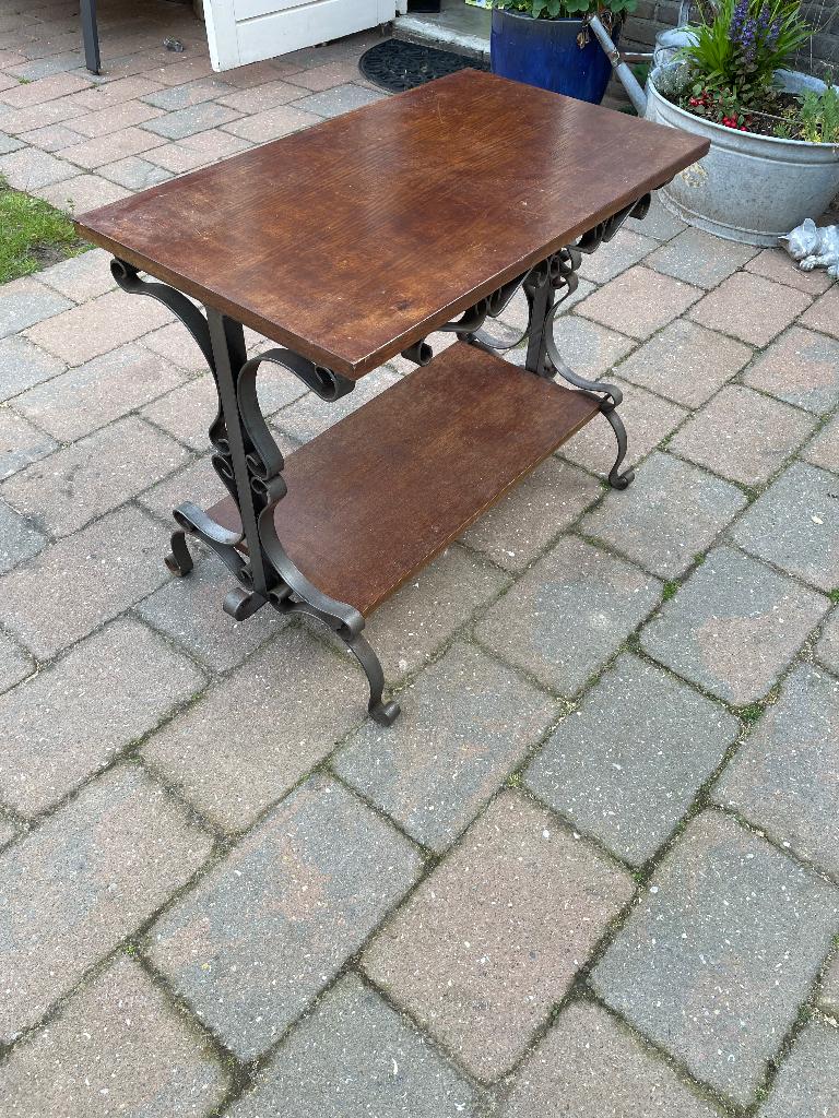 Tafeltje met smeedijzer onderstel jaren 50-60, Ophalen