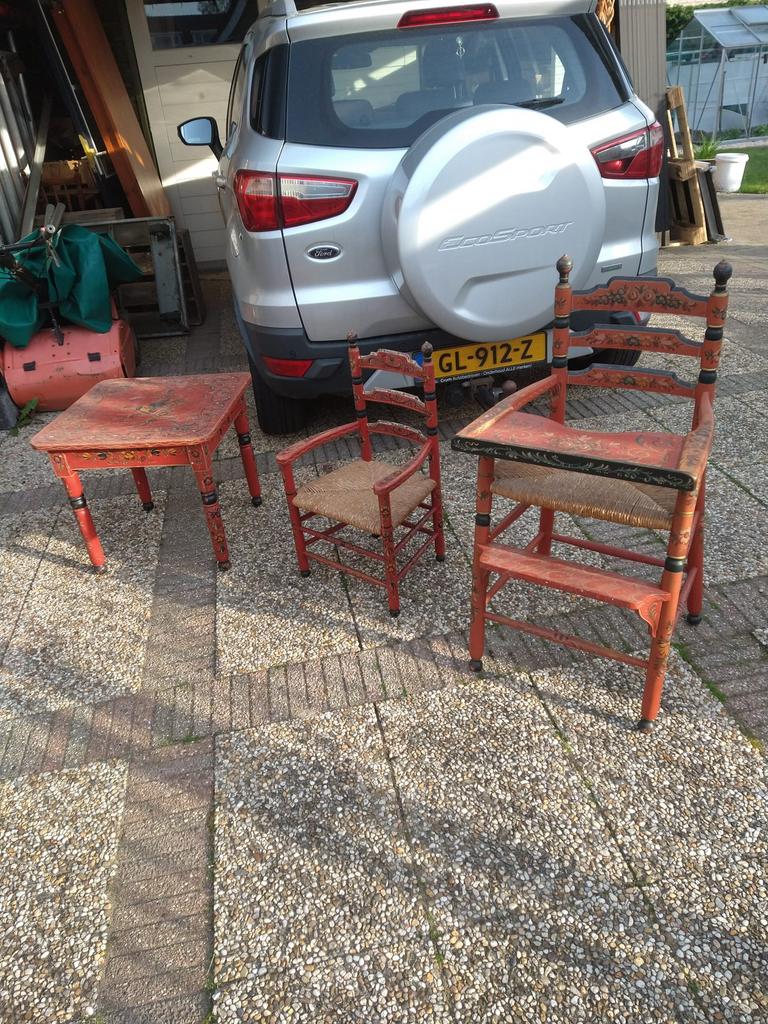 Hindeloop stoelen en een tafeltje kinderset., Tuin en Terras, Tuinsets en Loungesets, Ophalen, Gebruikt, Stoel, 2 zitplaatsen