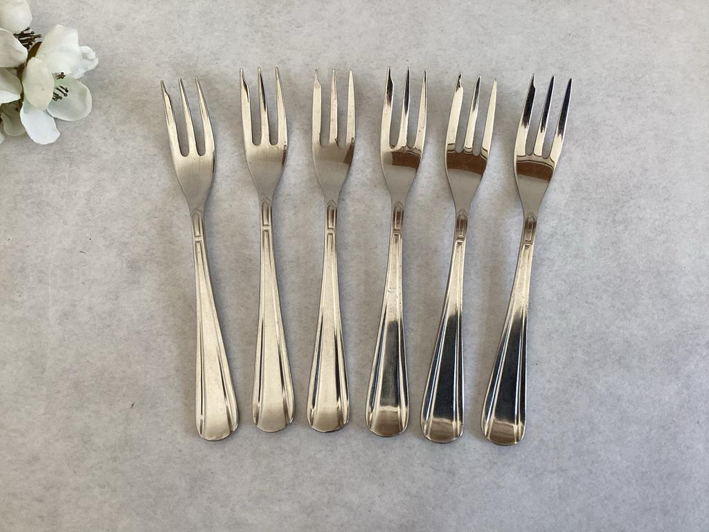 6 Zilverkleurige vorkjes Sola 640 ‘kerkraampje’ vintage, Antiek en Kunst, Antiek | Bestek, Ophalen of Verzenden