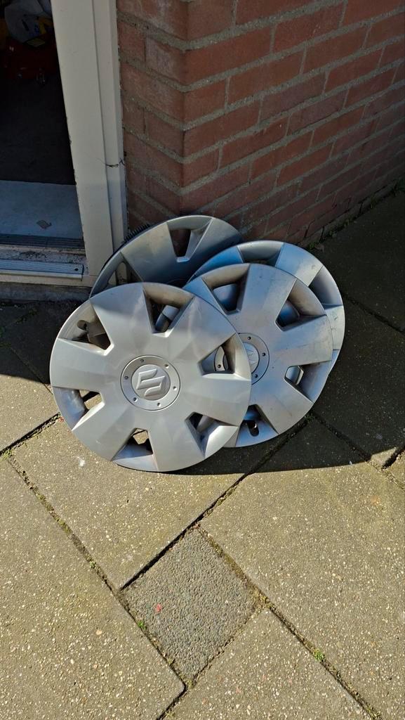 Suzuki Swift 15 inch wieldoppen, Auto diversen, Wieldoppen, Gebruikt, Ophalen of Verzenden