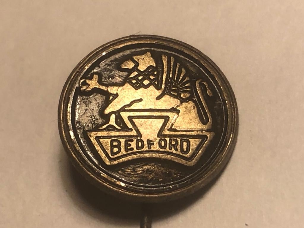 Metalen BEDFORD AUTOMERK Speld., Verzenden, Zo goed als nieuw, Transport, Speldje of Pin