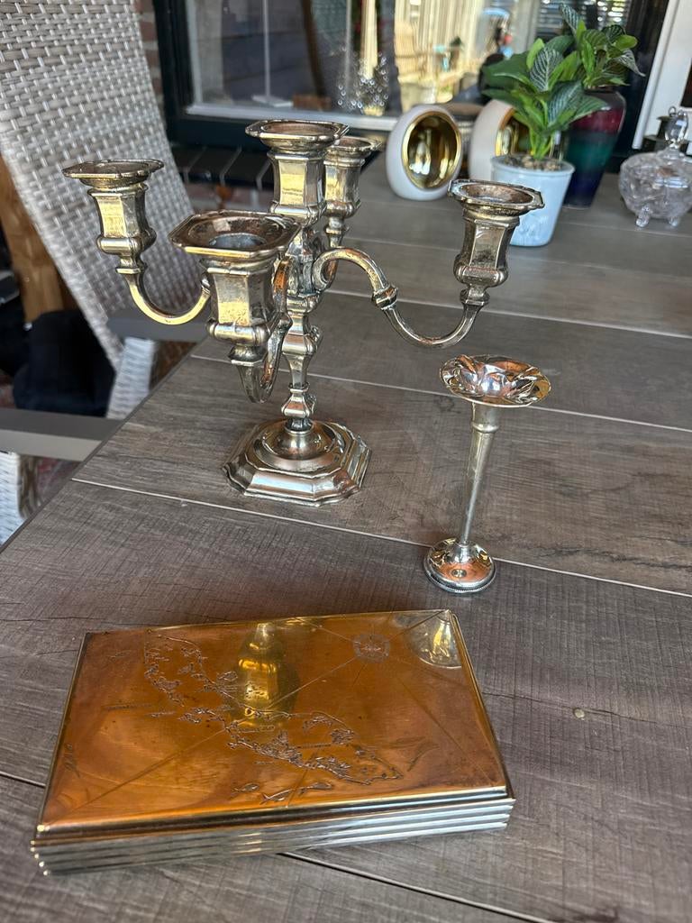 Verzilverde kandelaar, tulpenvaasje en sigarettendoos, Ophalen of Verzenden, Zilver