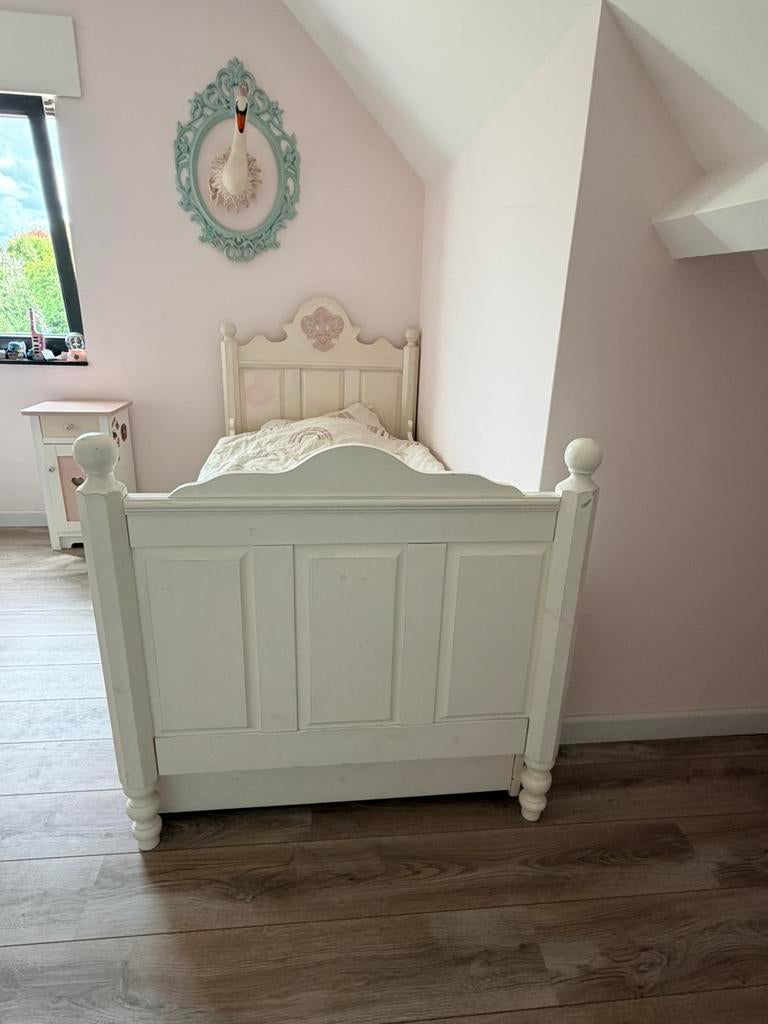 Meisjes bed en nachtkastje, Ophalen, 85 tot 100 cm, Gebruikt, Matras