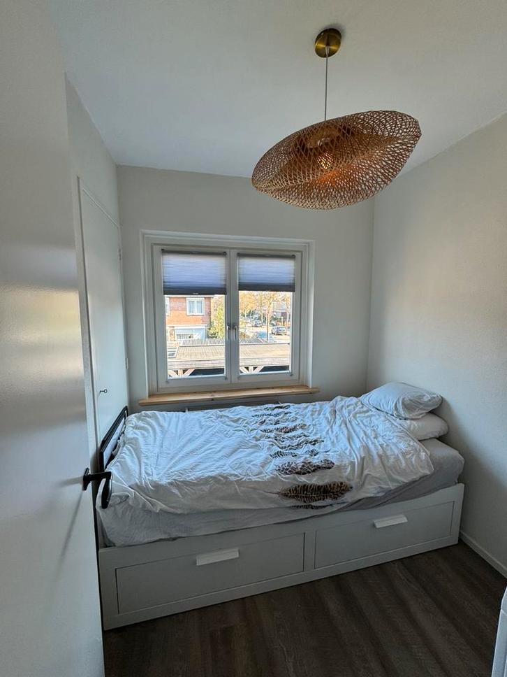 Ikea brimnes uitschuif bed (1 naar 2 persoons), Huis en Inrichting, Slaapkamer | Bedden, Zo goed als nieuw, Tweepersoons, Hout