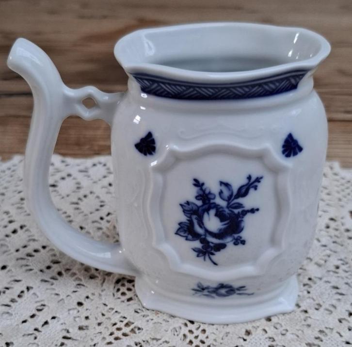 Porseleinen Tjechische tuitbeker, blauwe rozen, Karlovy Vary, Ophalen of Verzenden
