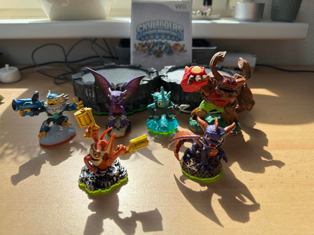 Wii Skylanders game + 6 figuren+ 2x platform, Spelcomputers en Games, Games | Nintendo Wii, Avontuur en Actie, 2 spelers, Ophalen of Verzenden