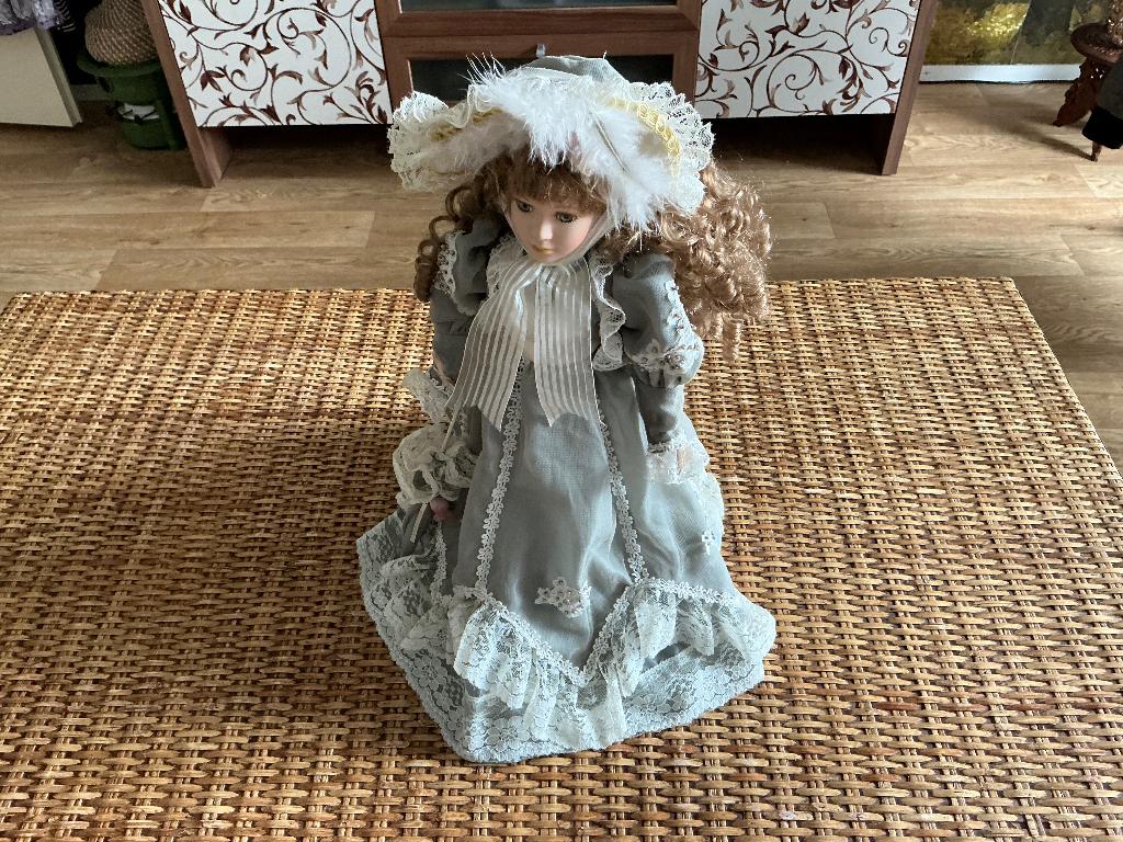 Pop ouderwetse klederdracht incl. standaard (alleen ophalen), Ophalen, Gebruikt, Pop