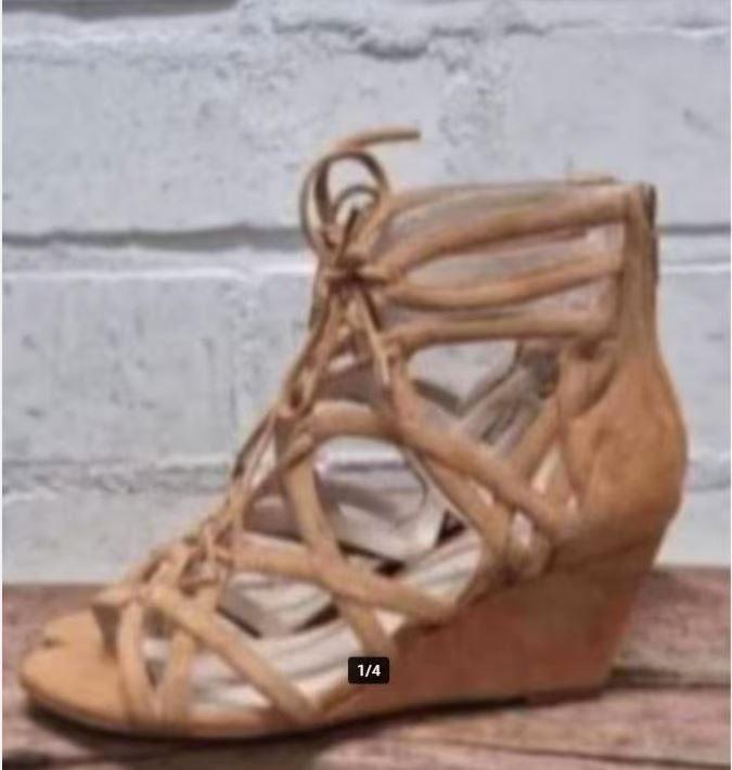 Kenneth Cole - Suedeleren sleehakken maat 36 - Nieuw, Kleding | Dames, Schoenen, Nieuw, Sandalen of Muiltjes, Ophalen of Verzenden