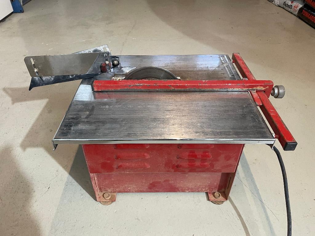 Tegelzaag / tegelzaagmachine 180mm – watergekoeld – 230V, Doe-het-zelf en Verbouw, Gereedschap | Zaagmachines, Gebruikt, Overige typen