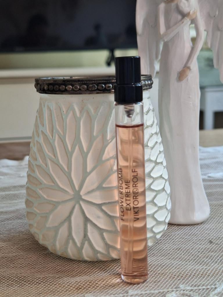Victor and rolf flowerbomb extreme 10 ml, Sieraden, Tassen en Uiterlijk, Uiterlijk | Parfum, Ophalen of Verzenden, Zo goed als nieuw