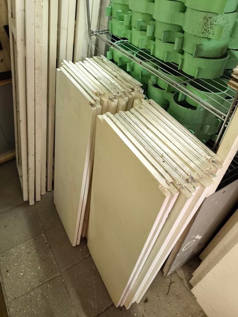 Partij lundia stelling wit geschilderd, Ophalen