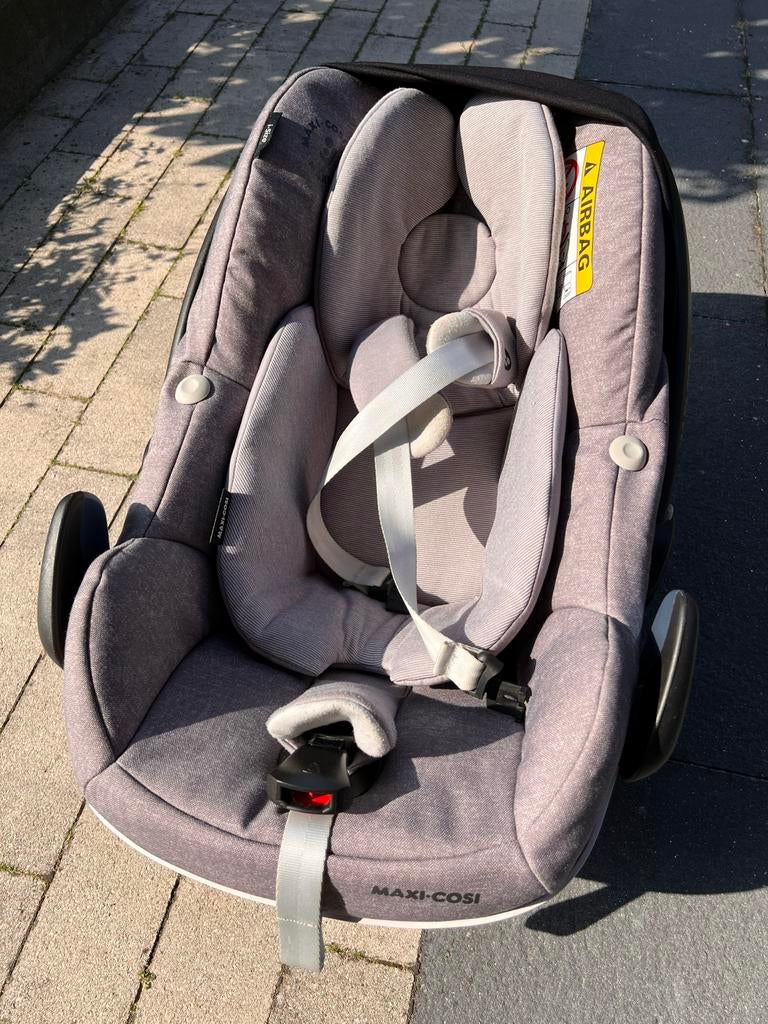 Maxi Cosi Pebble Pro i-Size met FamilyFix2 base, Kinderen en Baby's, Autostoeltjes, Ophalen, Zijbescherming, Zo goed als nieuw