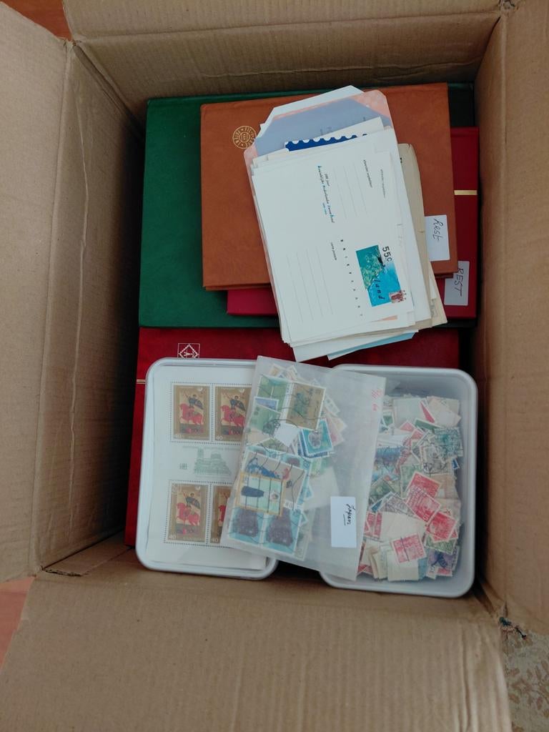 Doos restanten postzegels, Ophalen of Verzenden, Nederland en Buitenland